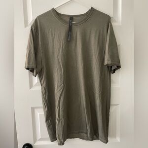 Men’s Lululemon Grey (Stone Color) Short Sleeve Tee Shirt